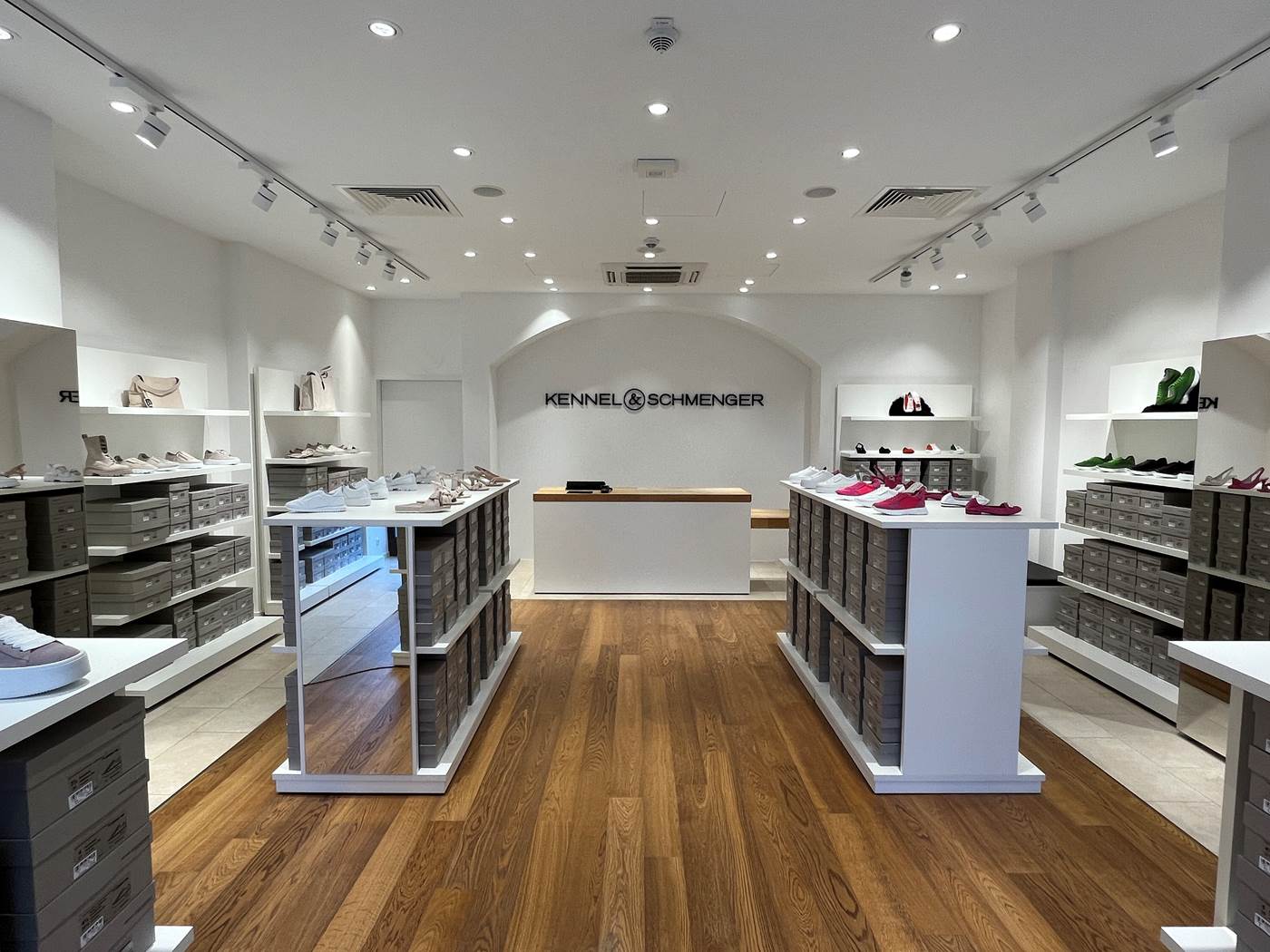 Kennel & Schmenger | Designer Outlet Neumünster